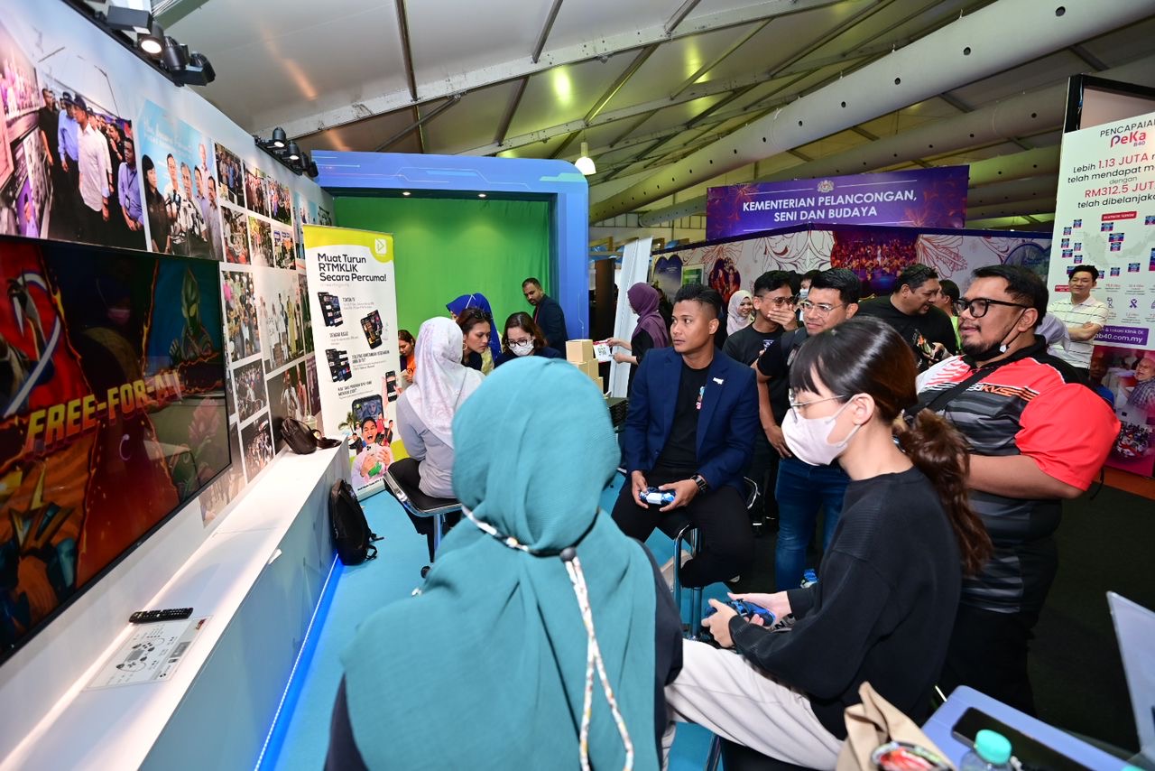 Orang Ramai Hadir Meriahkan Program Setahun Kerajaan Madani