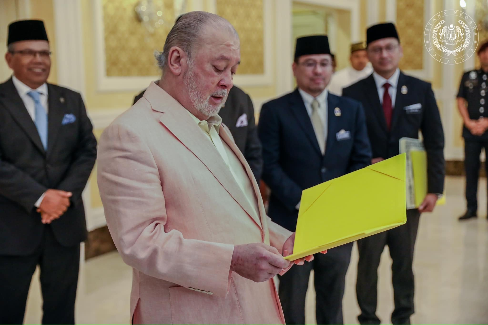 Ydp Agong Kurnia Ekor Lembu Untuk Kakitangan Asnaf Istana