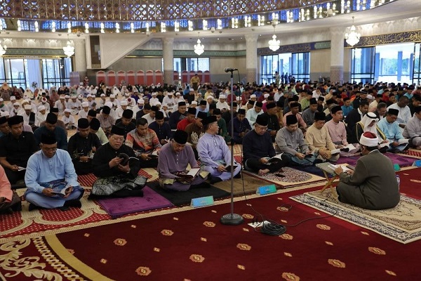 Lebih Hadir Majlis Bacaan Yasin Doa Selamat Sempena Hari