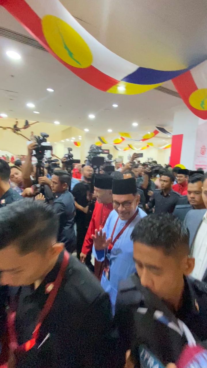 Anwar Masih Boleh Hafal Lagu Rasmi Umno