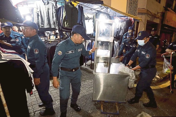 DBKL Gempur Chow Kit & Jalan Haji Taib, Sita Barang Niaga Warga Asing